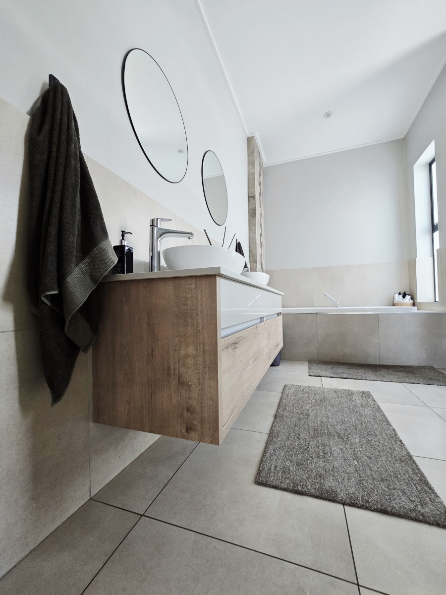 4 Bedroom Property for Sale in Kingswood Golf Estate Western Cape